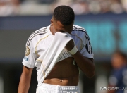 包含大巴黎四球完胜皇马晋级决赛：横扫欧陆！制霸全的词条